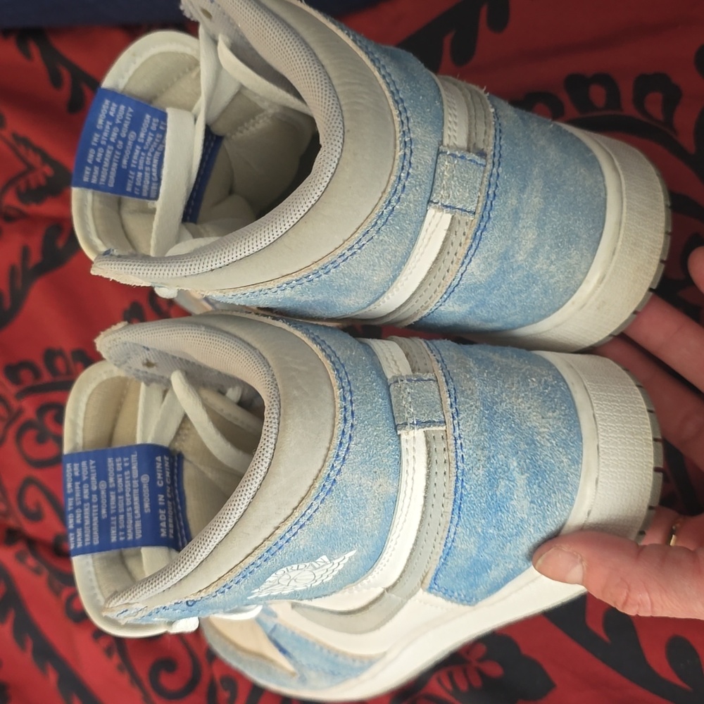 Nike Air Jordan 1 Retro High Hyper Royal (Size 7Y) - Picture 4 of 8